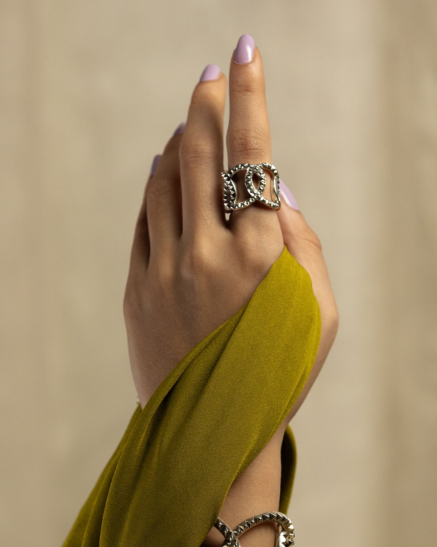 Qurd Al Hail Interlaced Ring
